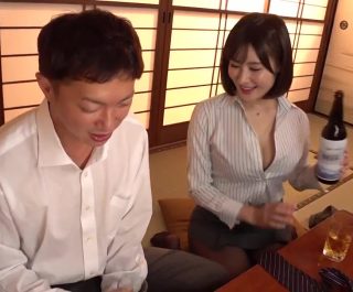 Phục vụ tình dục sếp nữ cuồng dâm