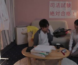 Đi công tác cùng gã sếp biến thái